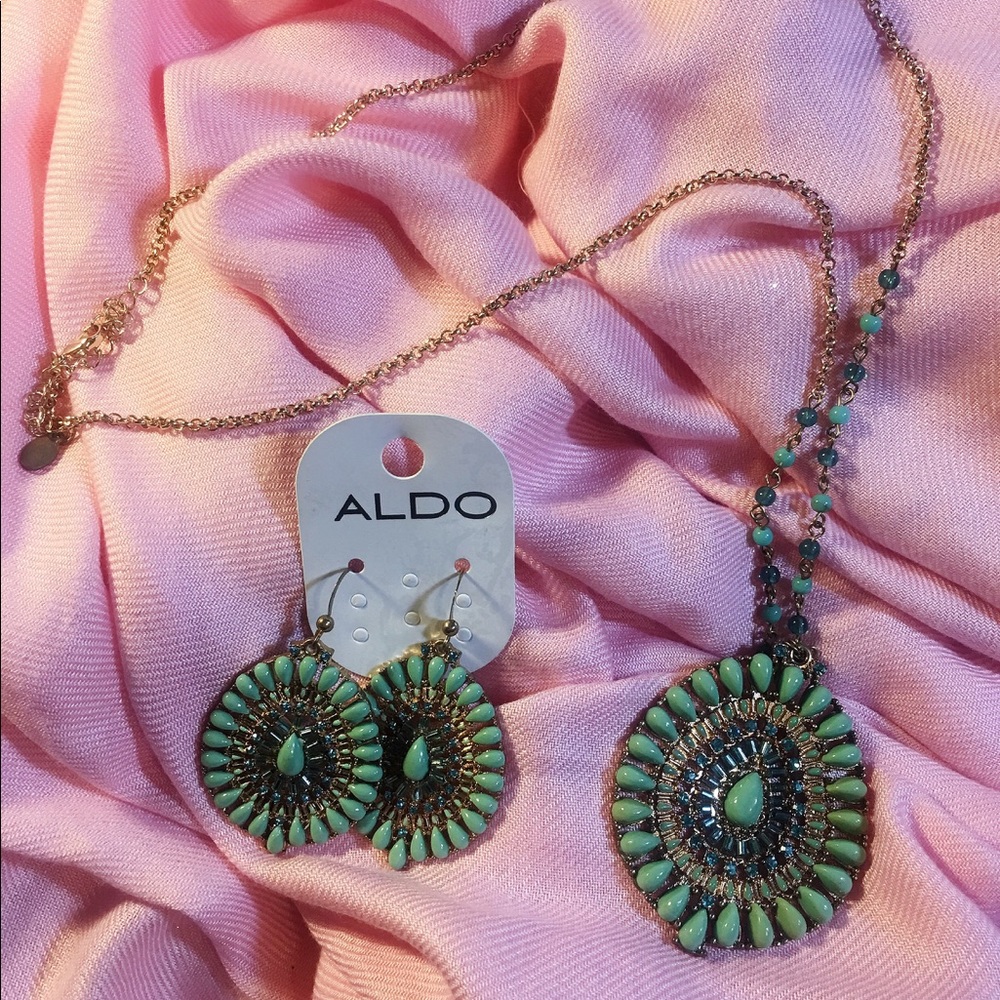 ALDO NWT Turquoise Gold Bracelet Necklace Set
